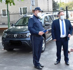 Komendant policji wraz ze Starostą lipnowskim